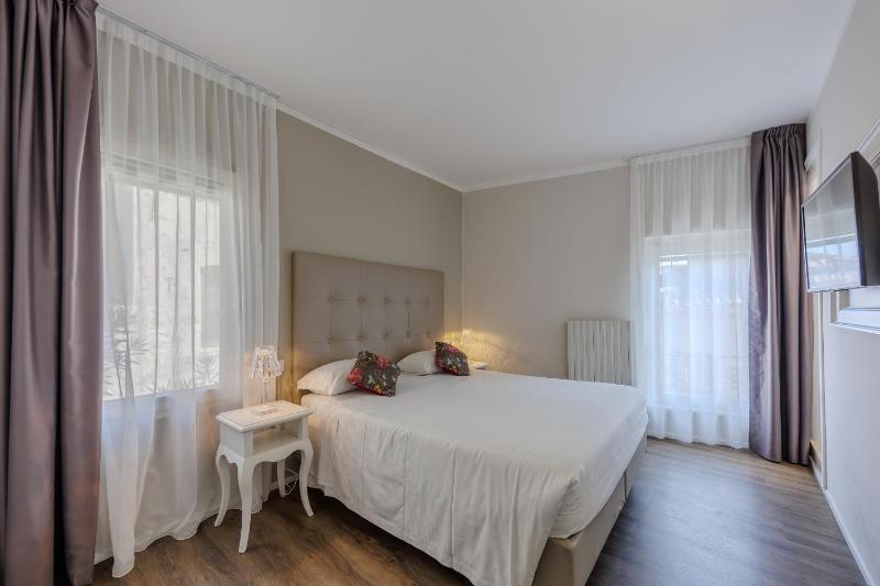 Standard Double Room image 4