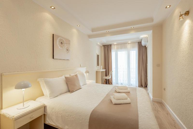 Studio with Sea View image 1