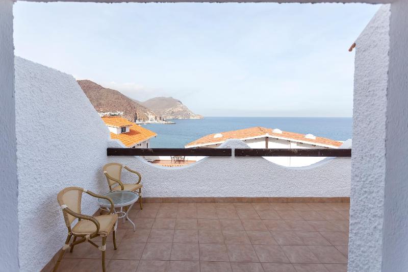 Superior Double Room with  Terrace and Sea View  image 4