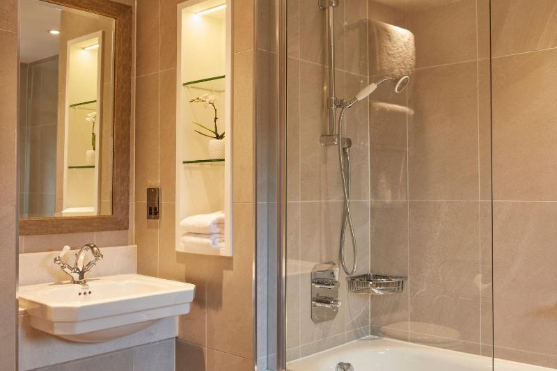 Classic Double Room image 3