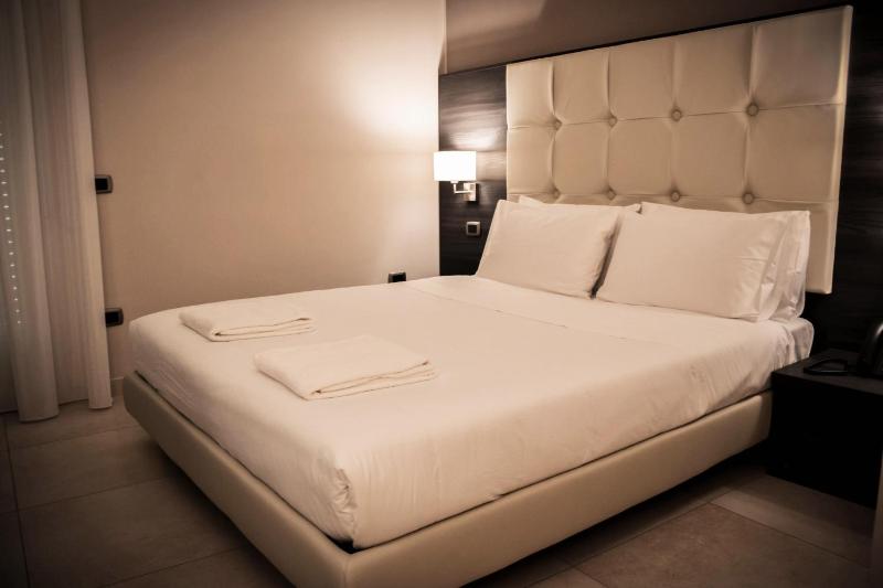 Family Suite with Balcony image 1