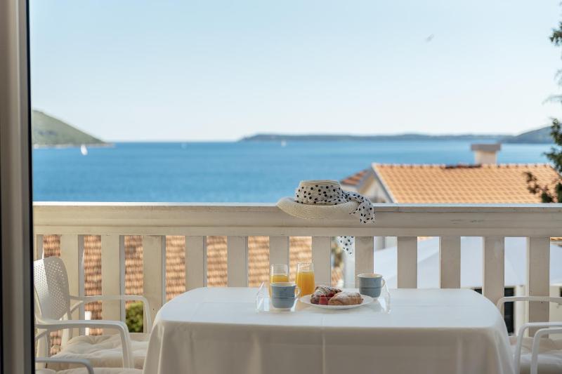 Apartment with Sea View image 3