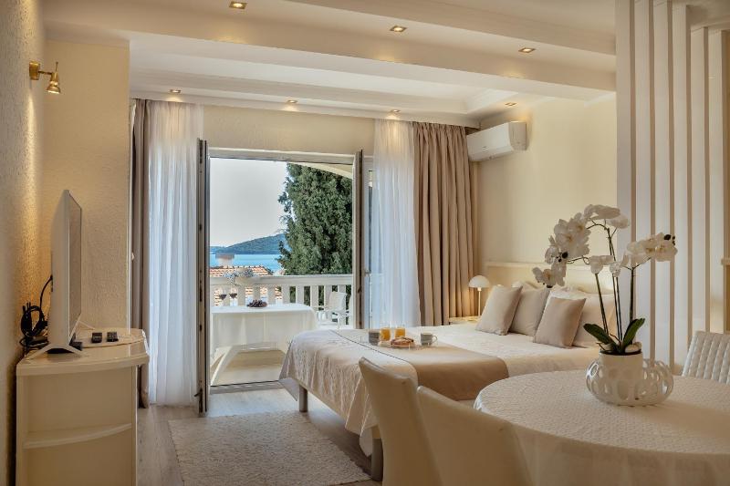 Apartment with Sea View image 1