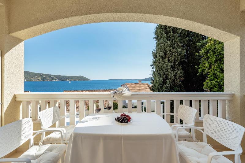 Apartment with Sea View image 4
