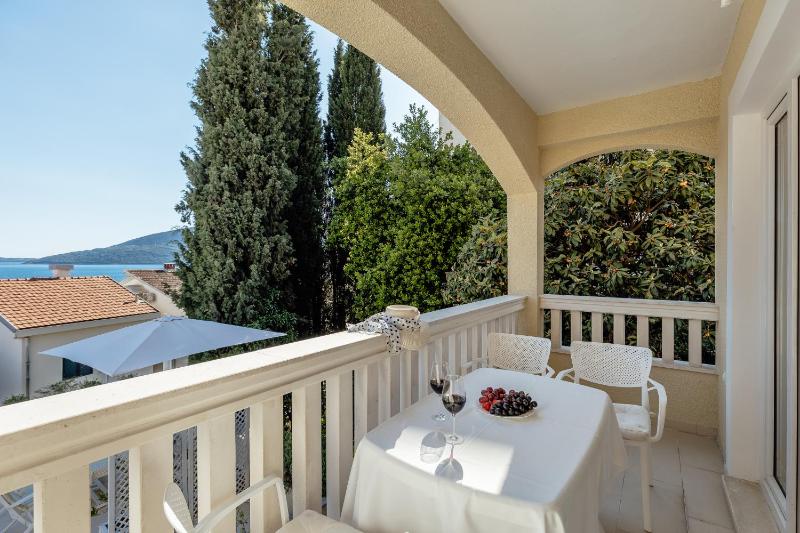 Apartment with Sea View image 2