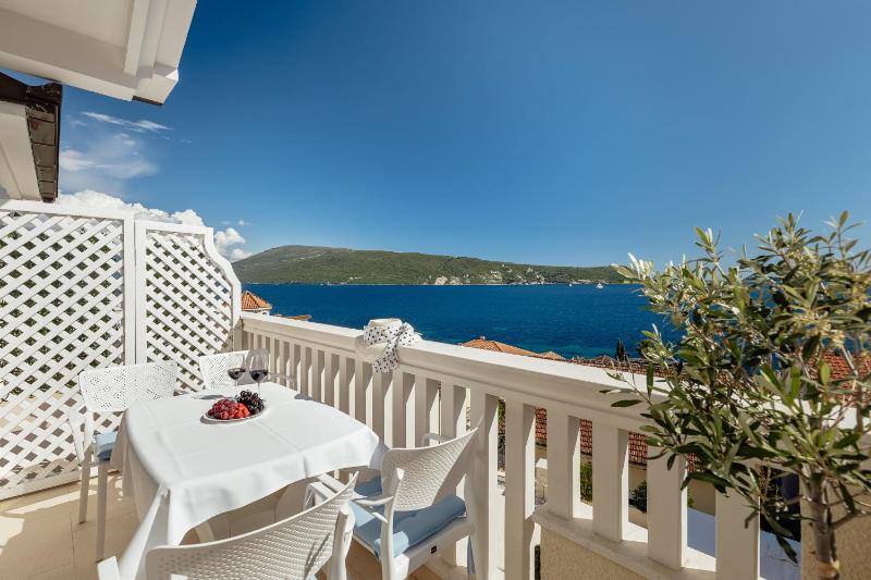 Apartment with Sea View image 2