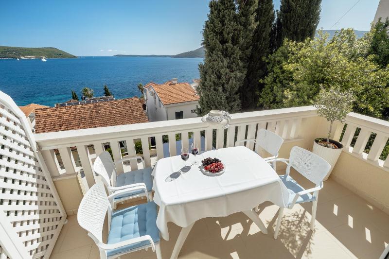 Apartment with Sea View image 3