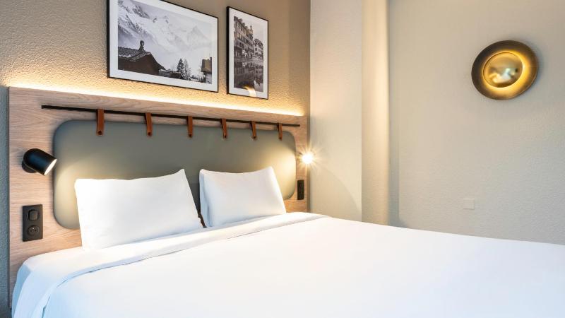 Standard Room - 1 King Bed 1 Sofa Bed image 1