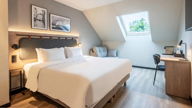 Superior Room - 1 King Bed 1 Sofa Bed image 1