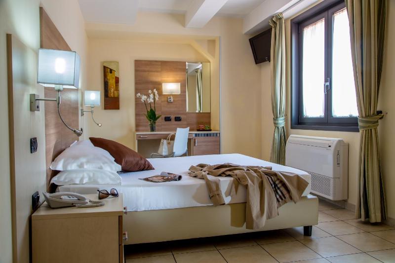 Executive Double or Twin Room image 4