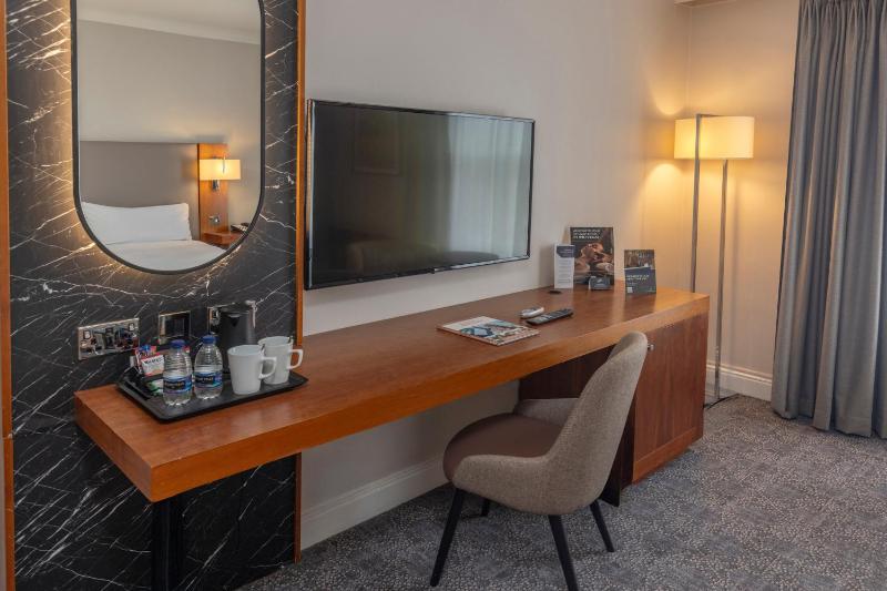 Classic Twin Room image 4