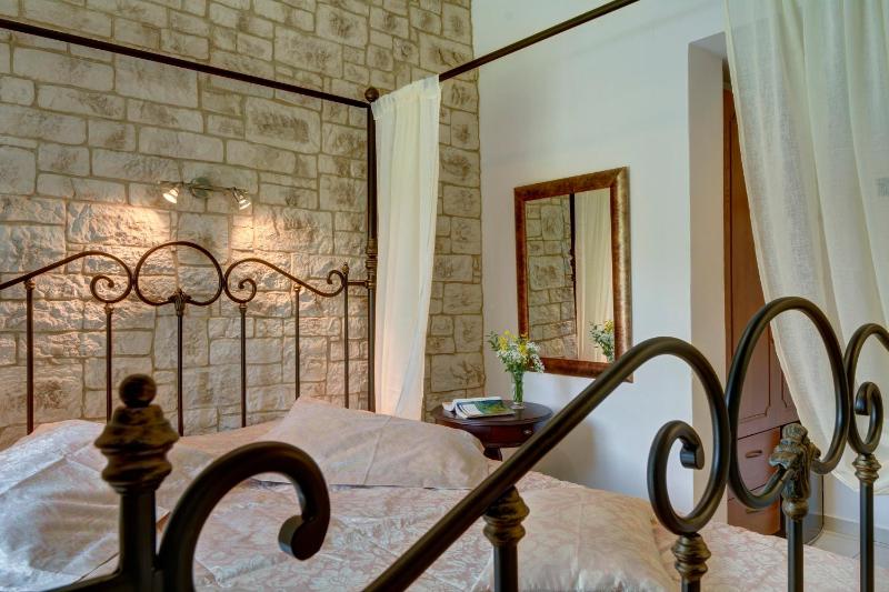 Romantic Double Room image 2