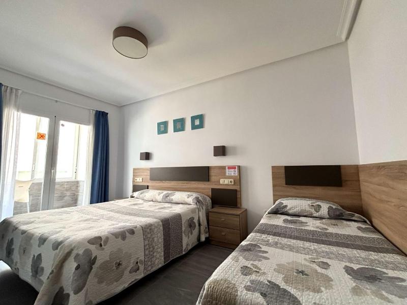 Standard Triple Room image 4