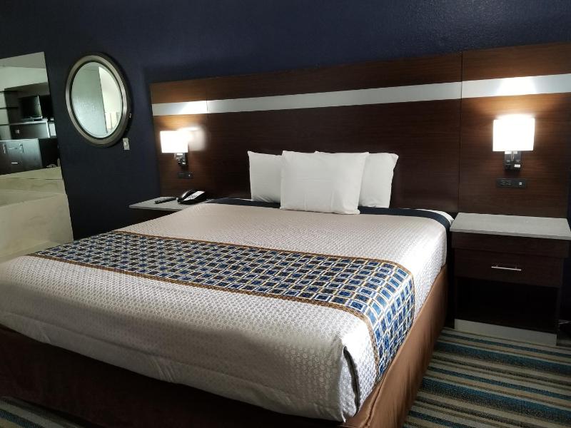 King Suite with Spa Bath image 3