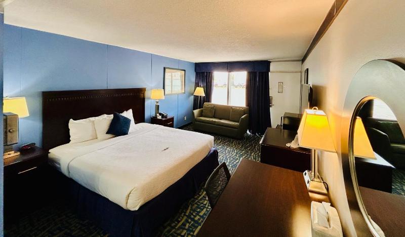 One Bedroom King Suite with Sofa Bed - Non-Smoking image 3