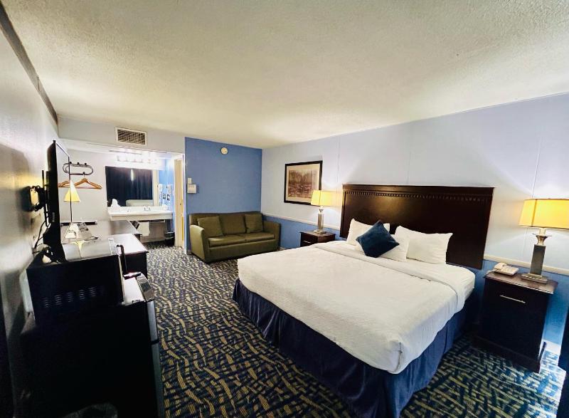 One Bedroom King Suite with Sofa Bed - Non-Smoking image 1