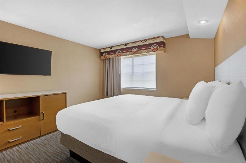 King Room - Non-Smoking image 4