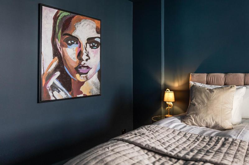 Large Double or Twin Room image 2