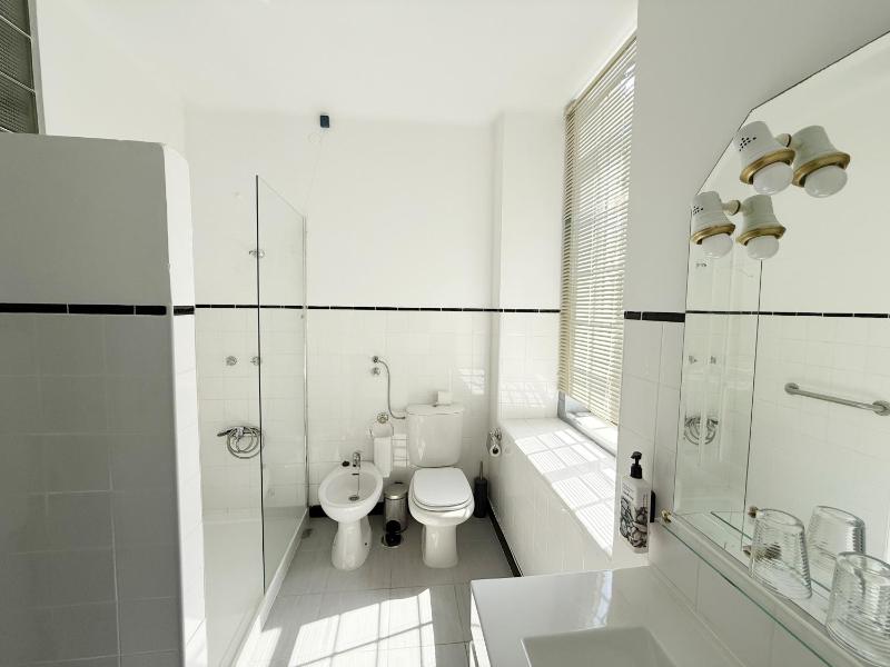 Double or Twin Room image 3