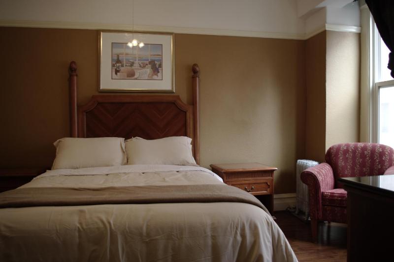 Standard Queen Room With Private bathroom image 1