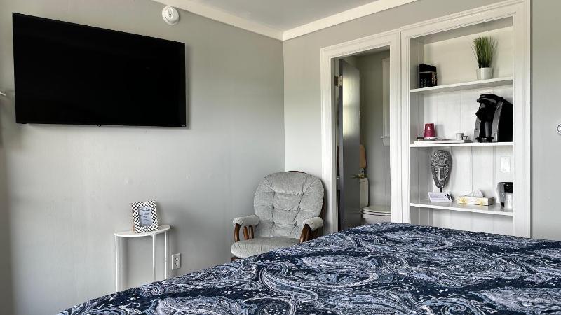King Room with Mountain View image 2