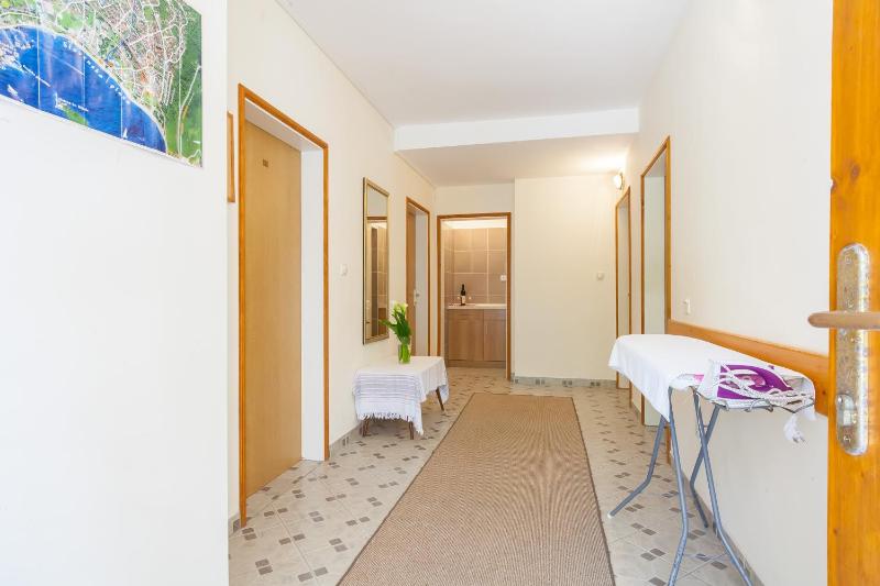 Triple Room with Terrace and Garden View image 3