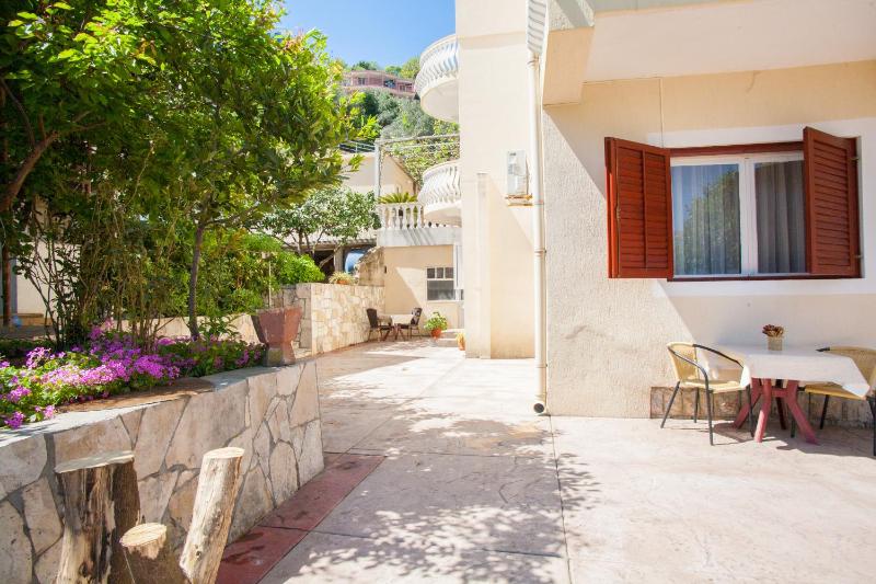 Economy Double Room image 3