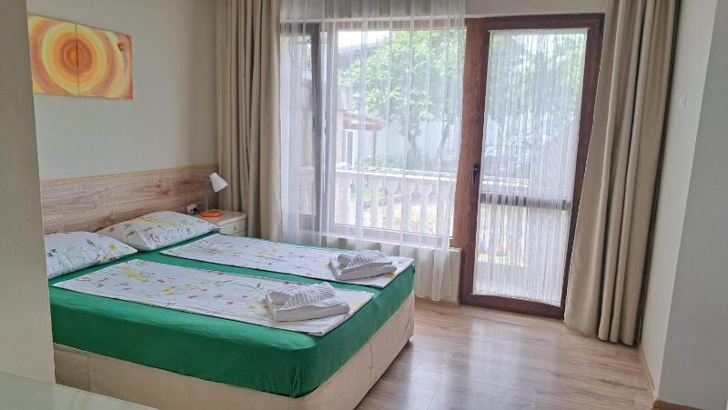 Triple Room with Garden View image 4