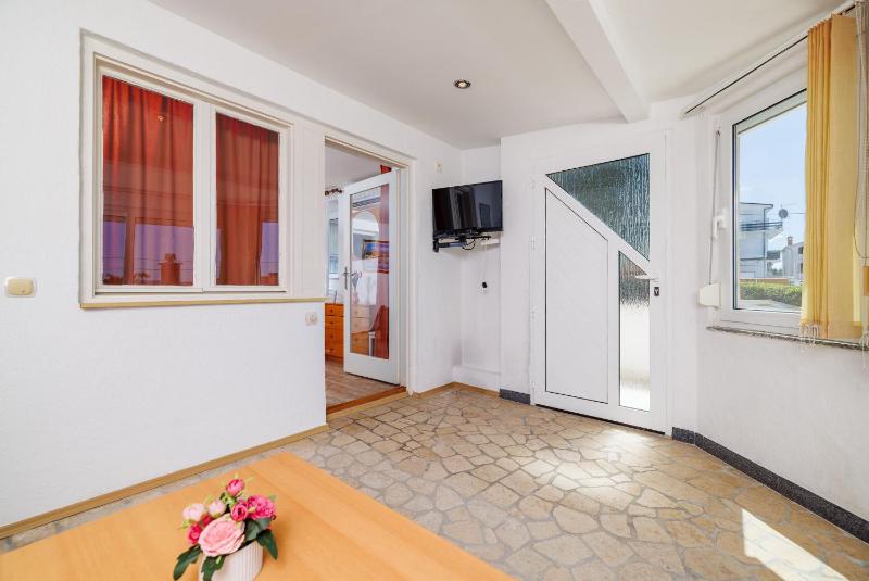 Apartment Car - image 6
