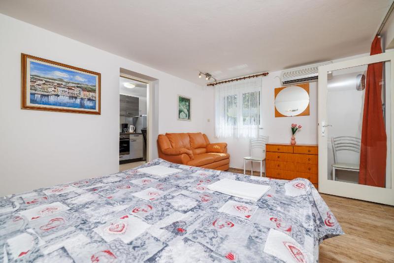 Apartment Car - image 15