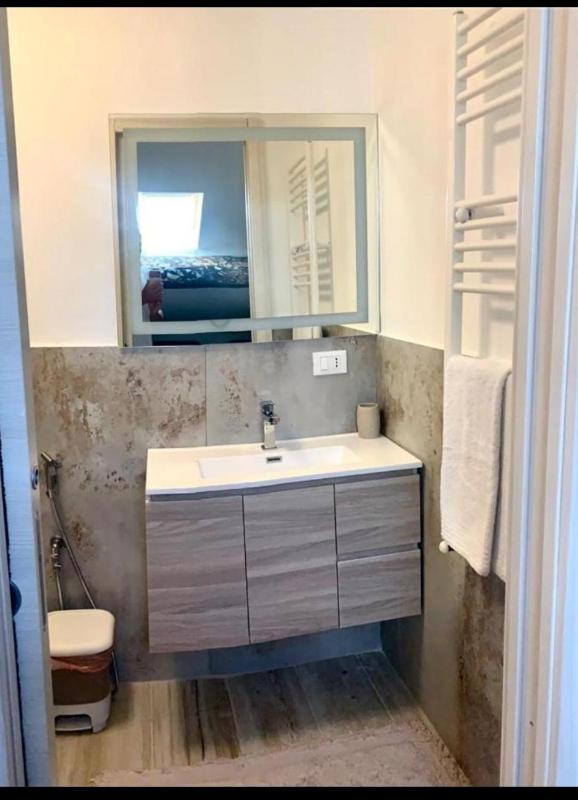 One-Bedroom Apartment image 4