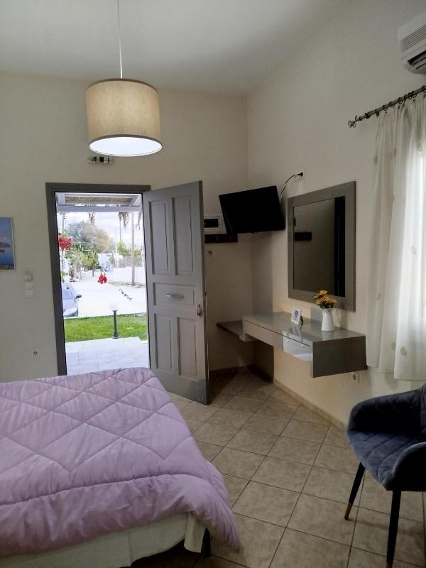 Studio (2 Adults) image 3