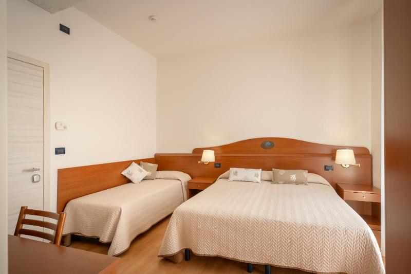 Triple Room with Balcony image 3