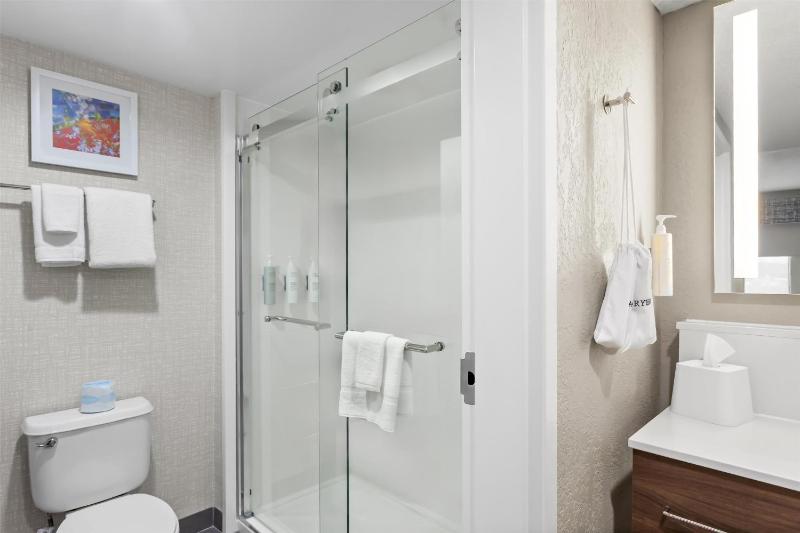King Room with King Bed - Non-Smoking image 3