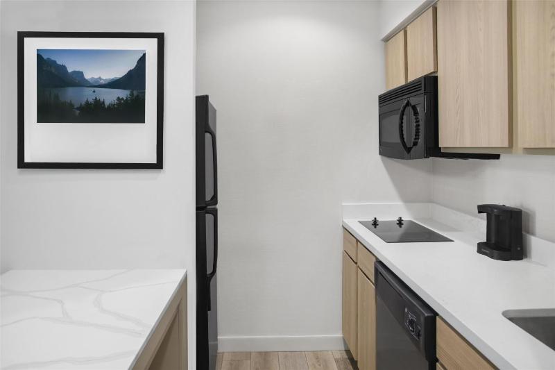 One-Bedroom Queen Suite with Two Queen Beds - Non-Smoking image 4