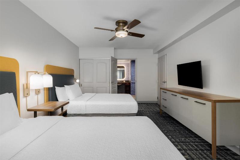 Suite with Two Double Beds - Mobility Access/Non-Smoking image 4