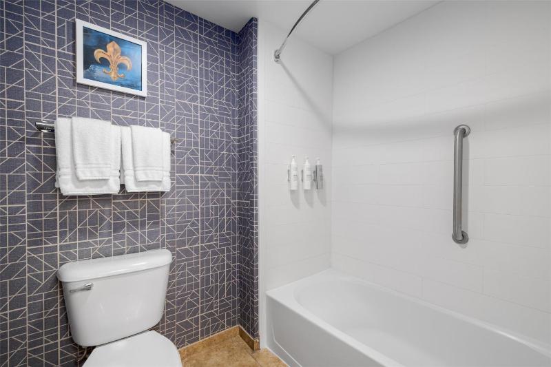 One-Bedroom King Suite - Non-Smoking image 2