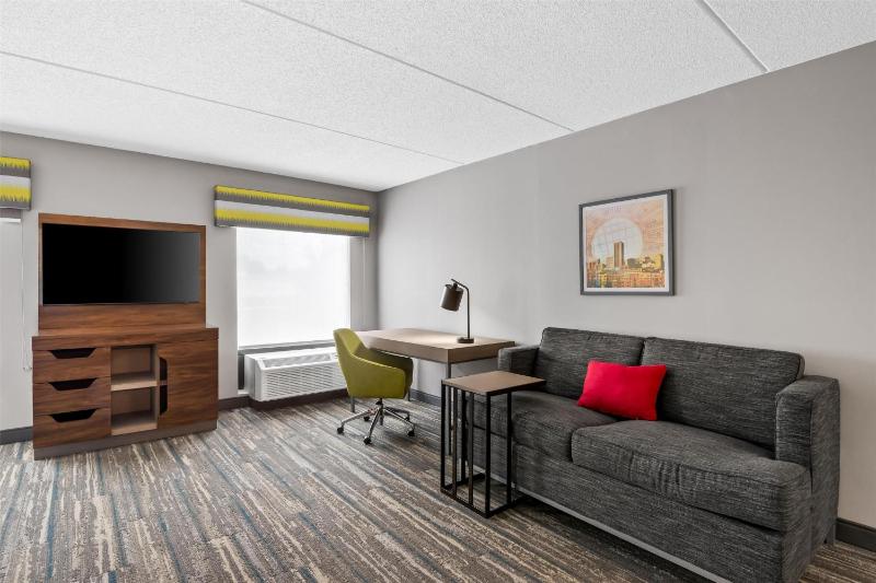 Queen Studio Suite with Two Queen Beds and Sofa Bed - Non-Smoking image 3