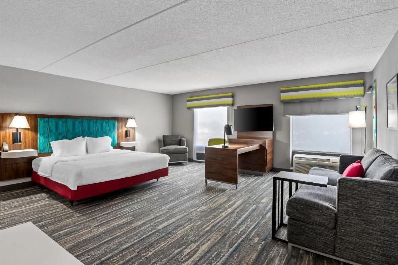 King Suite - Disability Access/Non-Smoking image 3