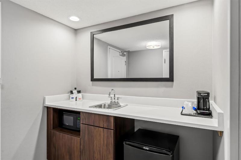 King Suite - Disability Access/Non-Smoking image 2