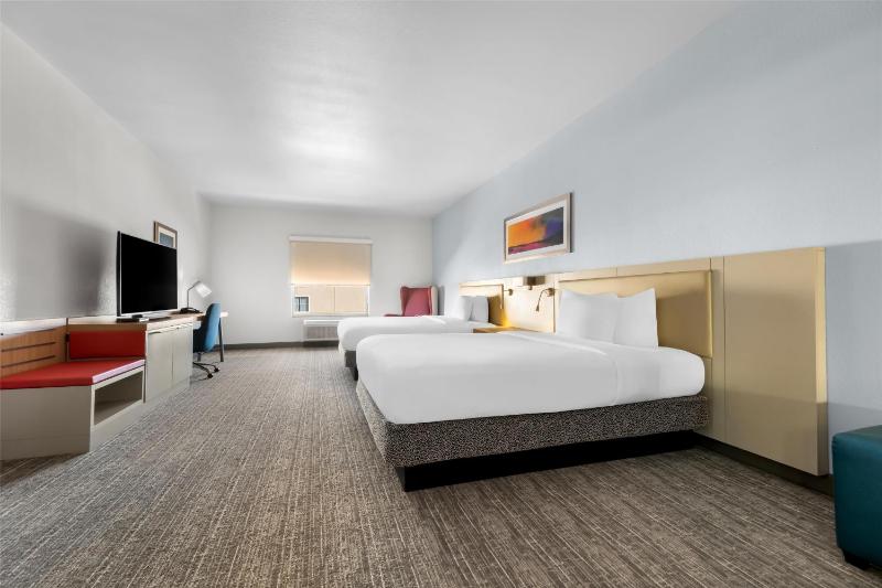 One-Bedroom Queen Suite - Hearing Accessible image 1