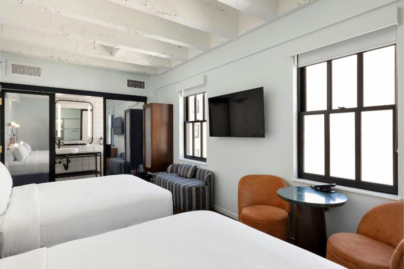 Standard Room, 2 Queens image 4