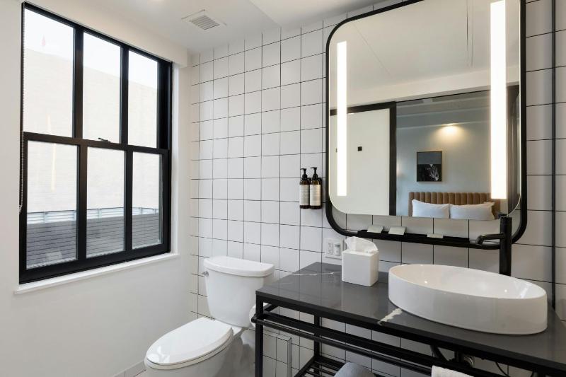 Standard Room, 2 Queens image 2