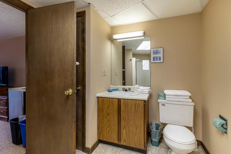 Two Room Queen Suite - with Air Conditioning (no pets +no smoking)   image 2