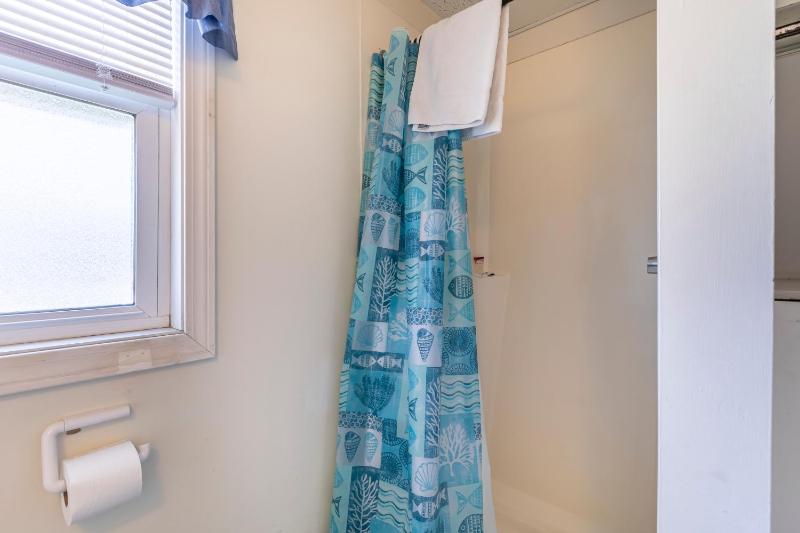 Two Double Bed Basic Efficiency - Non Air Conditioning (no pets +no smoking)   image 3