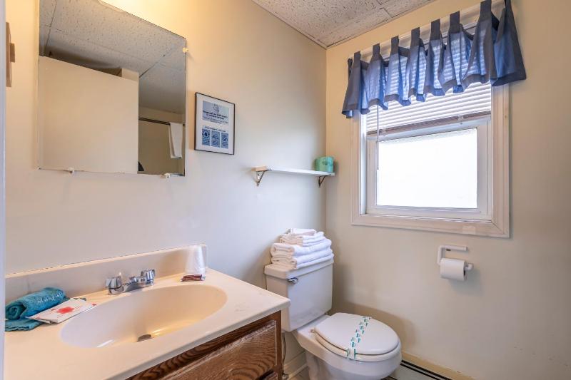 Two Double Bed Basic Efficiency - Non Air Conditioning (no pets +no smoking)   image 4