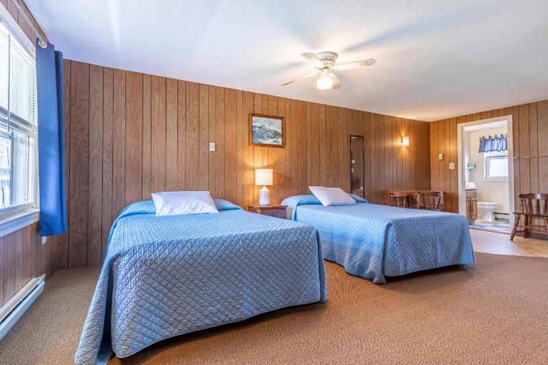 Two Double Bed Basic Efficiency - Non Air Conditioning (no pets +no smoking)   image 2