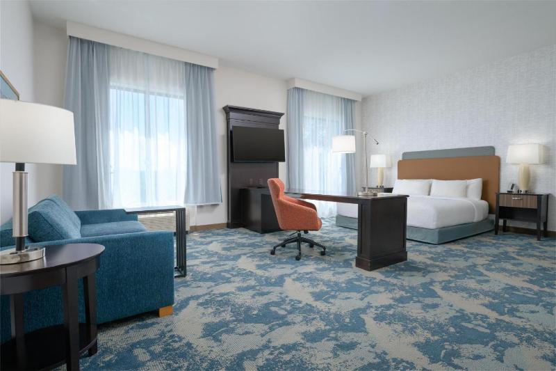 King Room with Sofa Bed - Hearing Accessible/Non-Smoking image 3