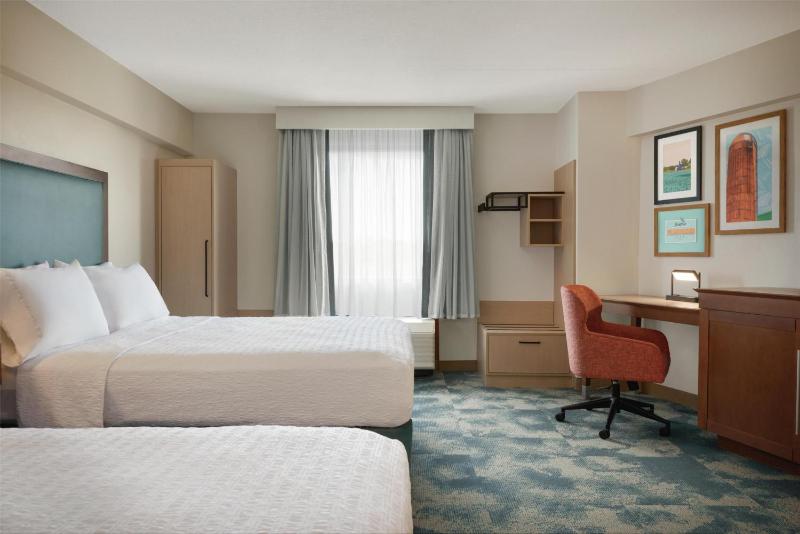 Queen Studio Suite with Two Queen Beds and Sofa Bed - Non-Smoking image 4