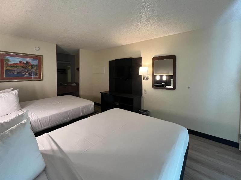 Quadruple Room - Smoking image 1